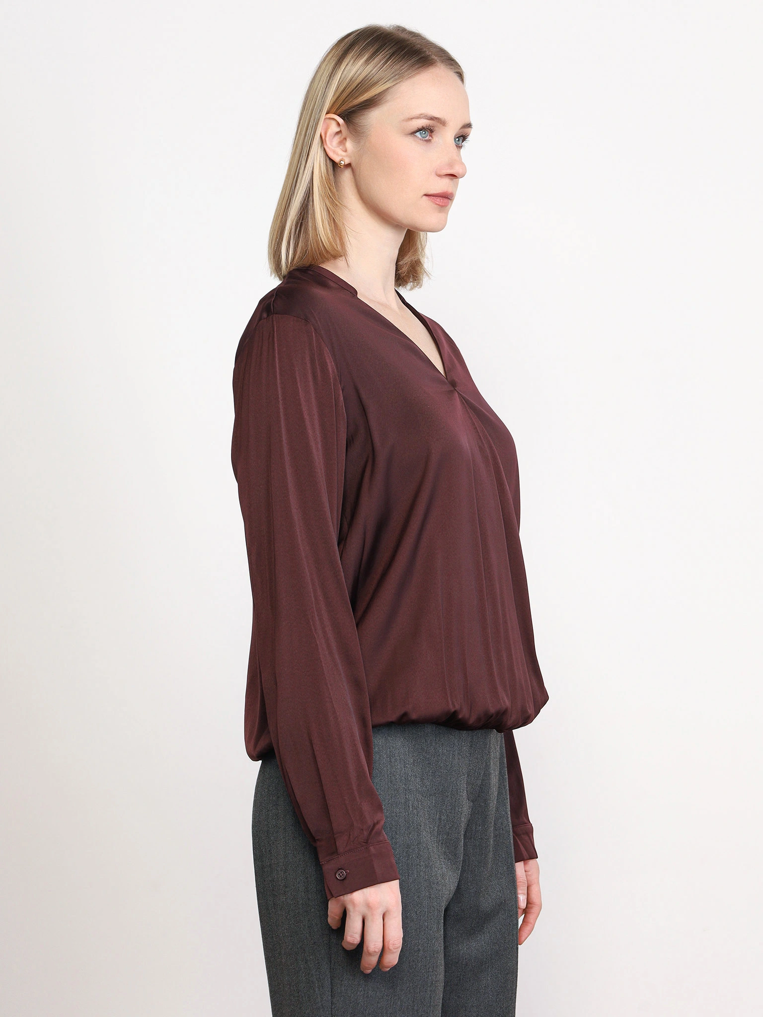 Блуза с запахом темно-бордового цвета